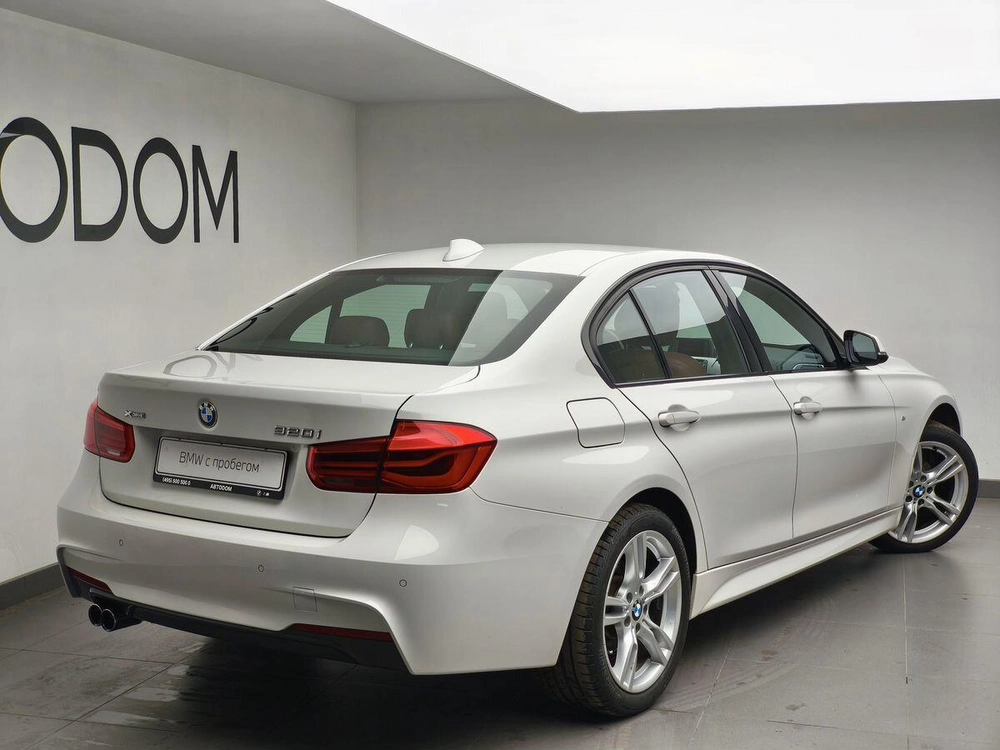 BMW 3 серии M Sport 320 2.0 AT 4WD (184 л.с.) фото 3