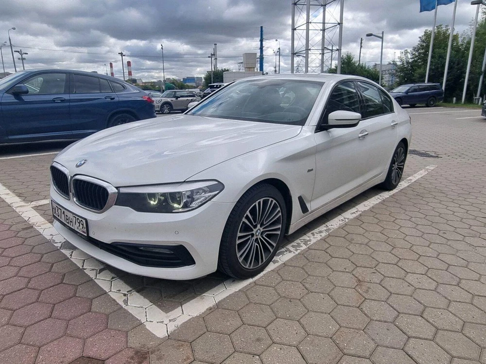 BMW 5 серии Base 530 3.0d AT 4WD (249 л.с.) фото 1