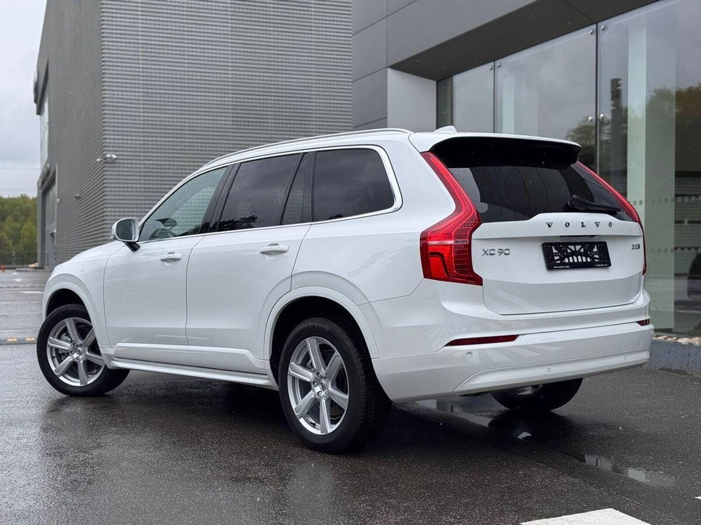 Volvo XC90 Momentum 2.0 AT 4WD (7 мест) (249 л.с.) фото 3