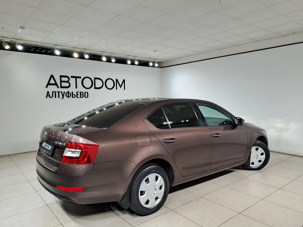 Skoda Octavia Ambition 1.6 MT (110 л.с.) фото 2