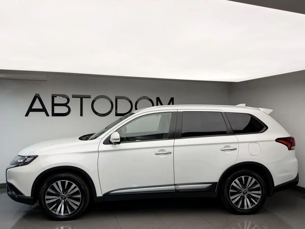 Mitsubishi Outlander Ultimate (Beige) 2.4 CVT 4WD (167 л.с.) фото 2