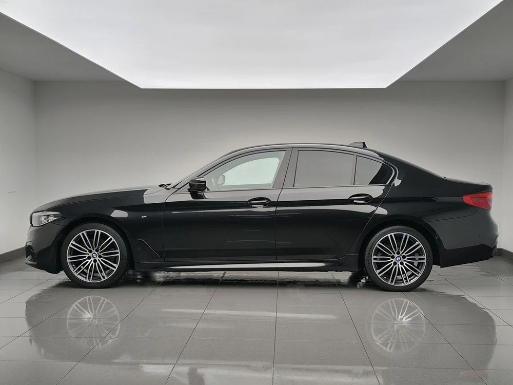 BMW 5 серии M Sport 520 2.0d AT 4WD (190 л.с.) фото 2