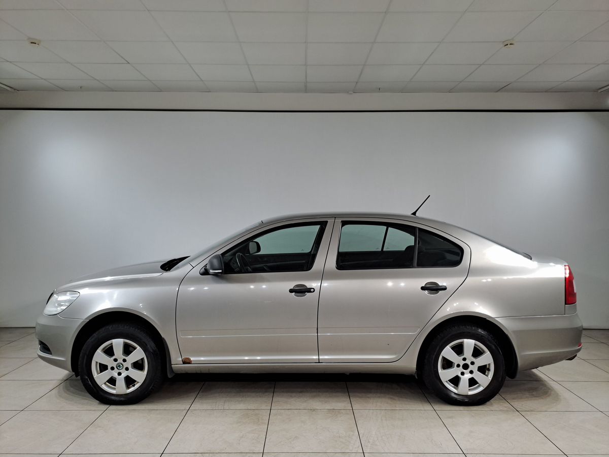 Skoda Octavia Ambition 1.6 MT (102 л.с.) фото 3