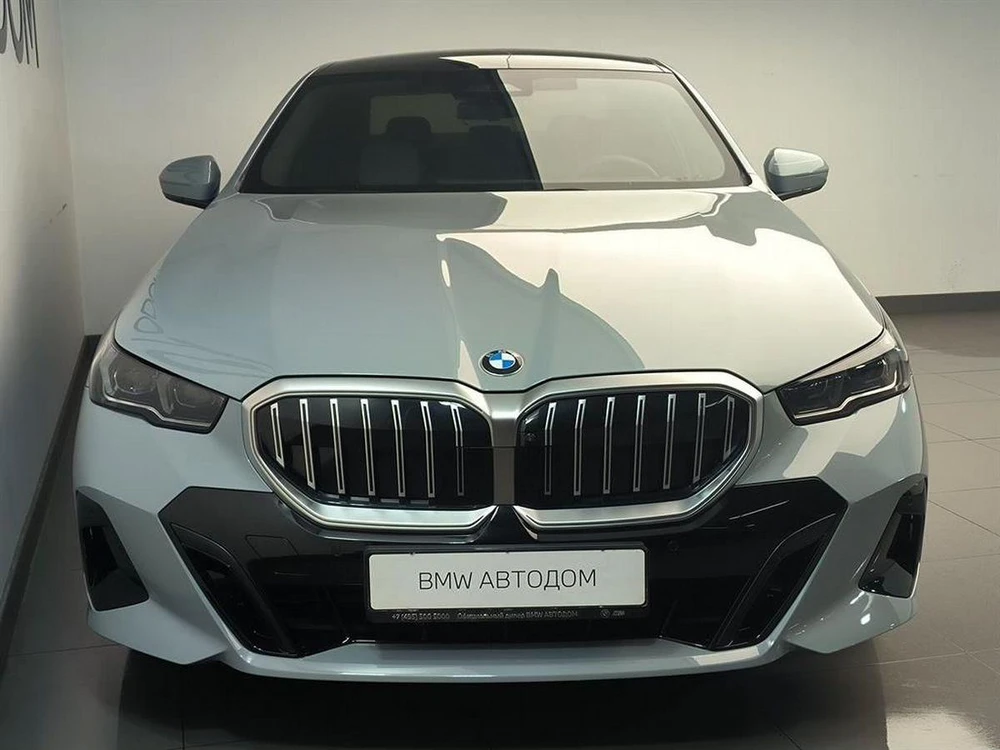 BMW 5 серии M Sport 2.0 AT 4WD (258 л.с.) фото 3