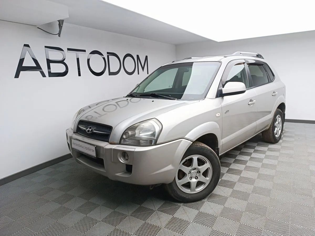 Hyundai Tucson Base 2.0 AT 4WD (142 л.с.) фото 1