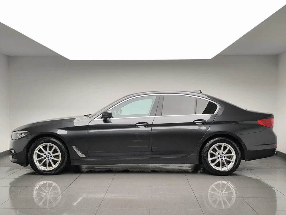 BMW 5 серии Business 520 2.0d AT 4WD (190 л.с.) фото 2