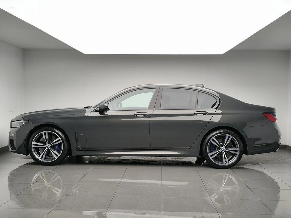 BMW 7 серии Base 750 4.4 AT 4WD (530 л.с.) фото 2