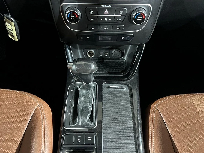 Sorento Luxe 2.4 AT (175 л.с.) фото 17