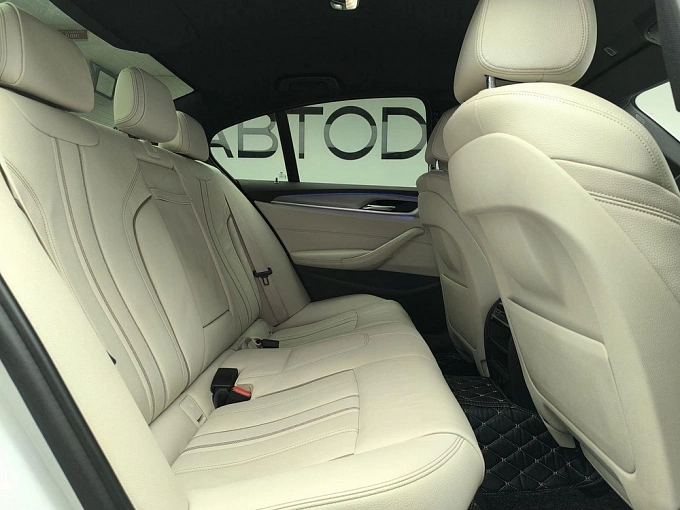 5 серии M Sport 520 2.0d AT 4WD (190 л.с.) фото 24