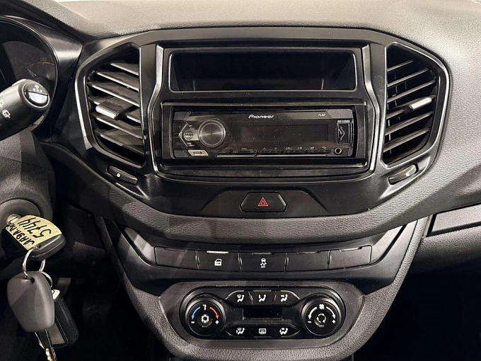 Vesta Comfort 1.6 MT (106 л.с.) фото 16