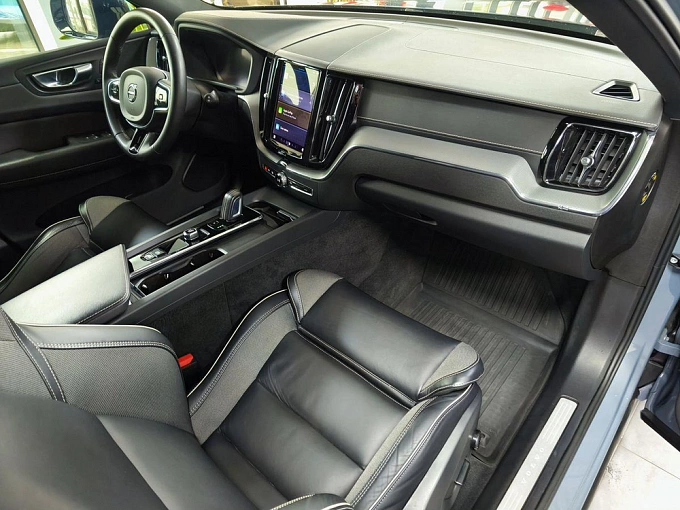 XC60 R-Design 2.0 AT 4WD (249 л.с.) фото 9
