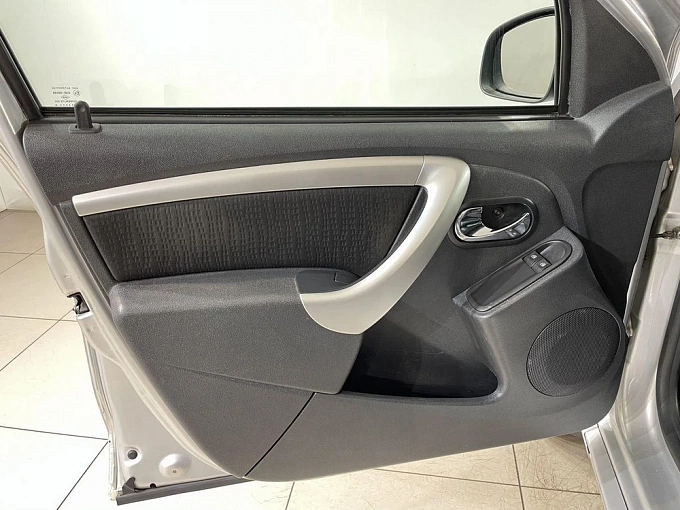 Terrano Elegance 2.0 AT 4WD (143 л.с.) фото 18