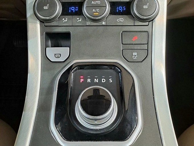 Range Rover Evoque Base 2.2d 9AT 4WD (190 л.с.) фото 22