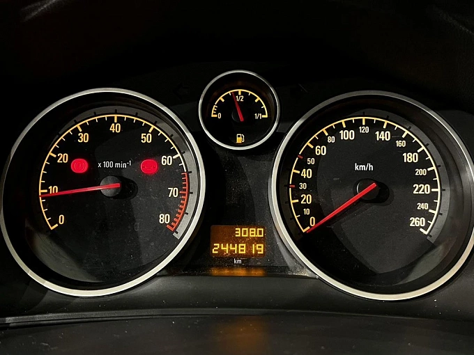 Astra Cosmo 1.6 MT (115 л.с.) фото 17