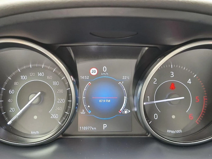 E-Pace R-Dynamic HSE 2.0d AT 4WD (180 л.с.) фото 28