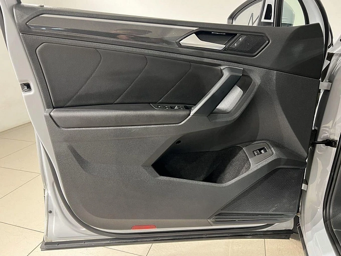 Tiguan Connect Plus 1.4 AMT 4WD (150 л.с.) фото 18