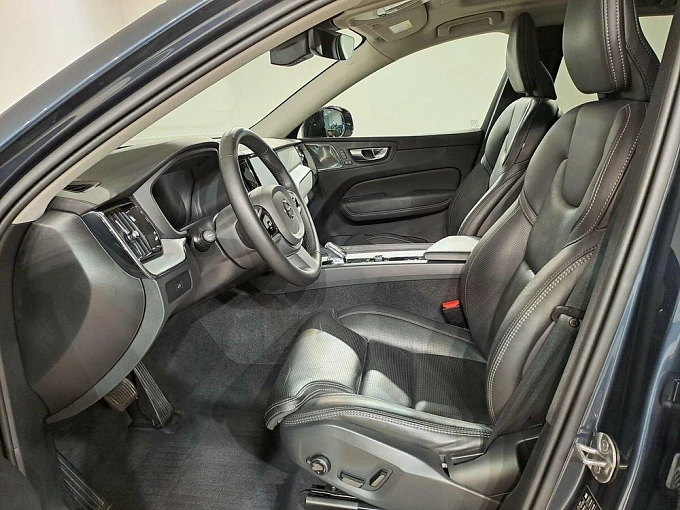 XC60 R-Design 2.0 AT 4WD (249 л.с.) фото 9