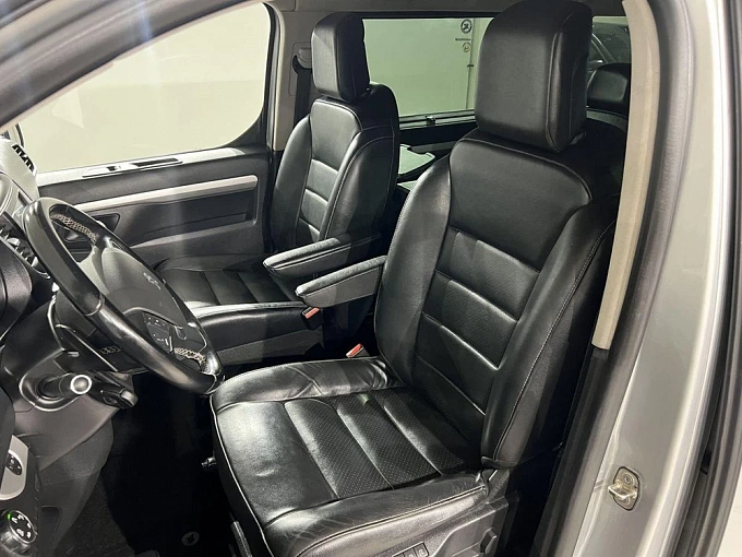Traveller Business VIP 2.0d AT LWB (7 мест) (150 л.с.) фото 9
