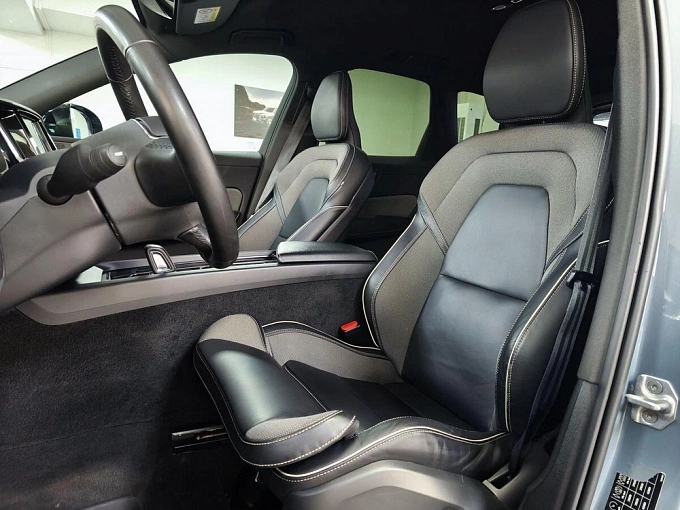 XC60 R-Design 2.0 AT 4WD (249 л.с.) фото 8