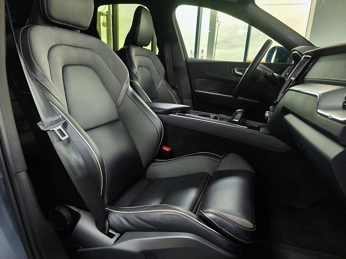 XC60 R-Design 2.0 AT 4WD (249 л.с.) фото 10